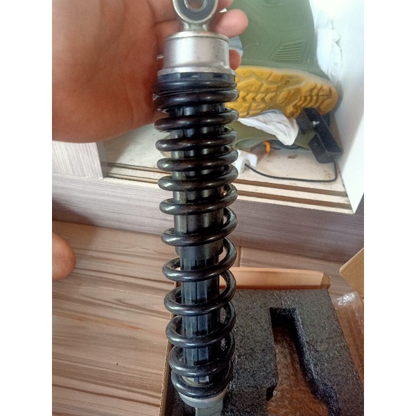 Shock Belakang Vario125 KZR bawaan motor