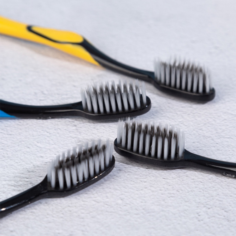 Sikat gigi lunak tunggal arang bambu Rambut campuran empat warna Pembersihan menyeluruh 360° dari karang gigi mulut Bulu lembut tidak menyebabkan ketidaknyamanan mulut