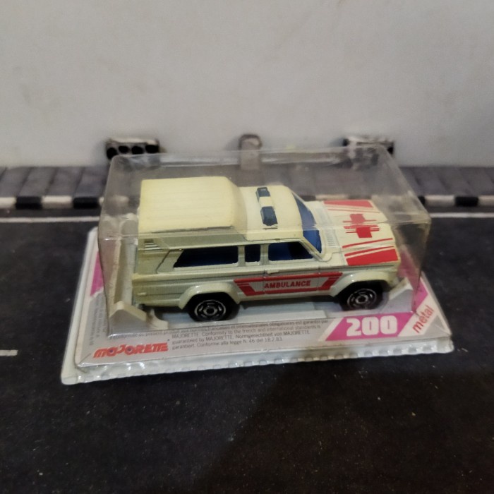 HOT SALE MAJORETTE CHEROKEE AMBULANCE TERMURAH
