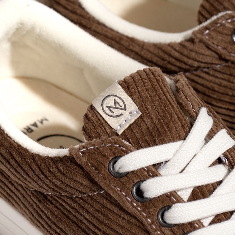 MARQUE.CO ‘Tova’ MOCCA Corduroy vol 3.0 - Sepatu Pria &amp; Wanita dengan Konsep Jadul Nostalgia 1990an! Bonus Mainan Jadul, dan Insole Super Empuk! Packaging Sneakers Paling Unik!