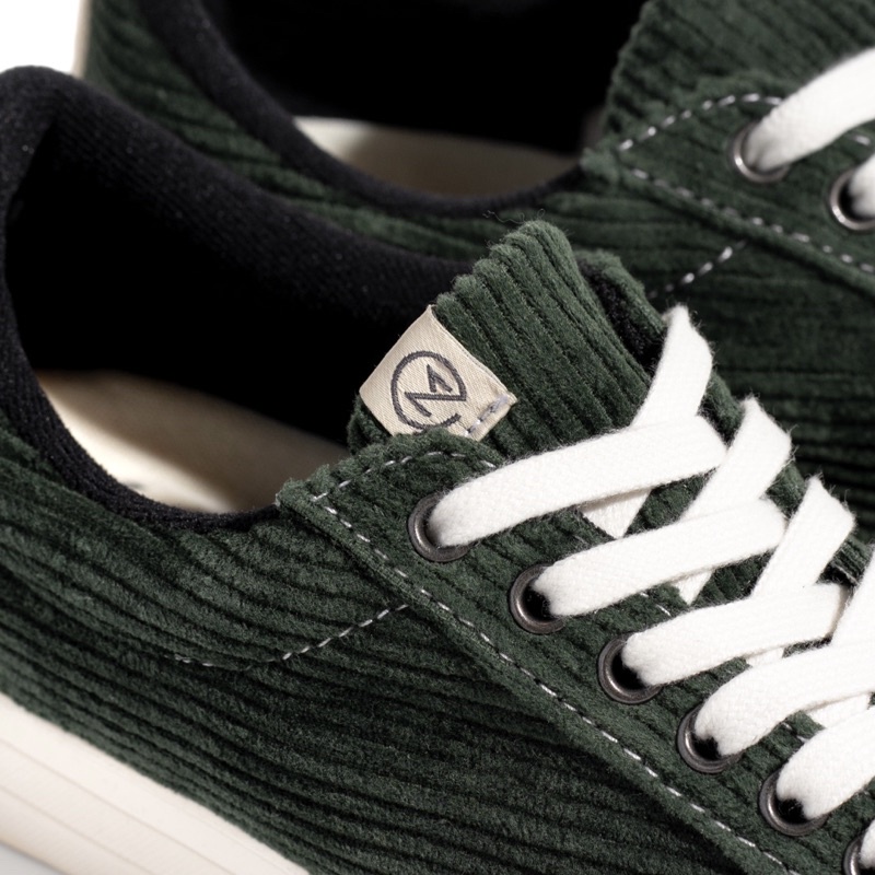 MARQUE.CO ‘Tova’ DARK GREEN Corduroy vol 3.0 - Sepatu Pria &amp; Wanita dengan Konsep Jadul Nostalgia 1990an! Bonus Mainan Jadul, dan Insole Super Empuk! Packaging Sneakers Paling Unik!