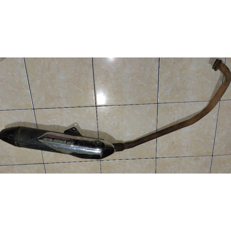 knalpot satria fu 150 standar ori suzuki warna hitam tahun 2012-2015 bisa juga ke satria 150 old cbu