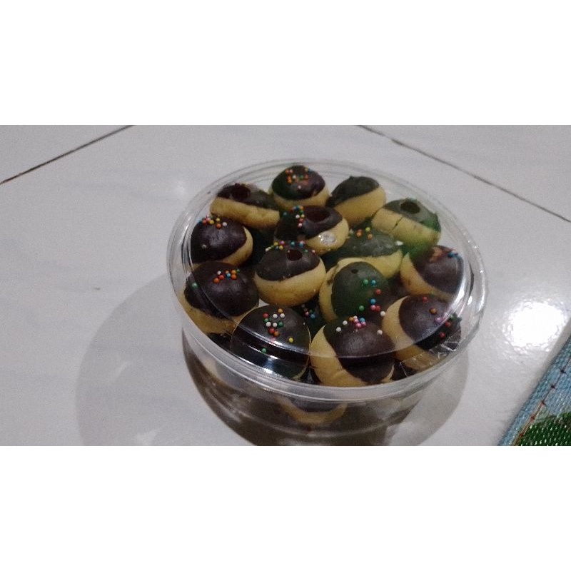 

nastar toping coklat premium.. nastar keju .. putri salju home made -+250 g