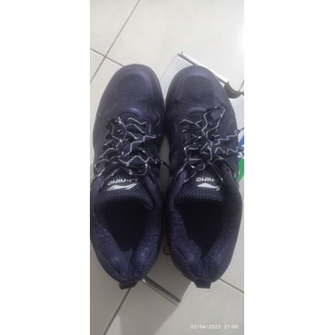 Sepatu Badminton Lining (bekas)