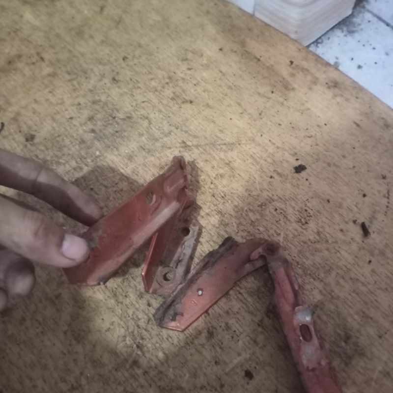 engsel kap mesin FIAT uno 2