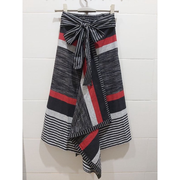 AMARA BATIK - Rok Lilit Lurik Color Block Merah Hitam, Wrap Skirt