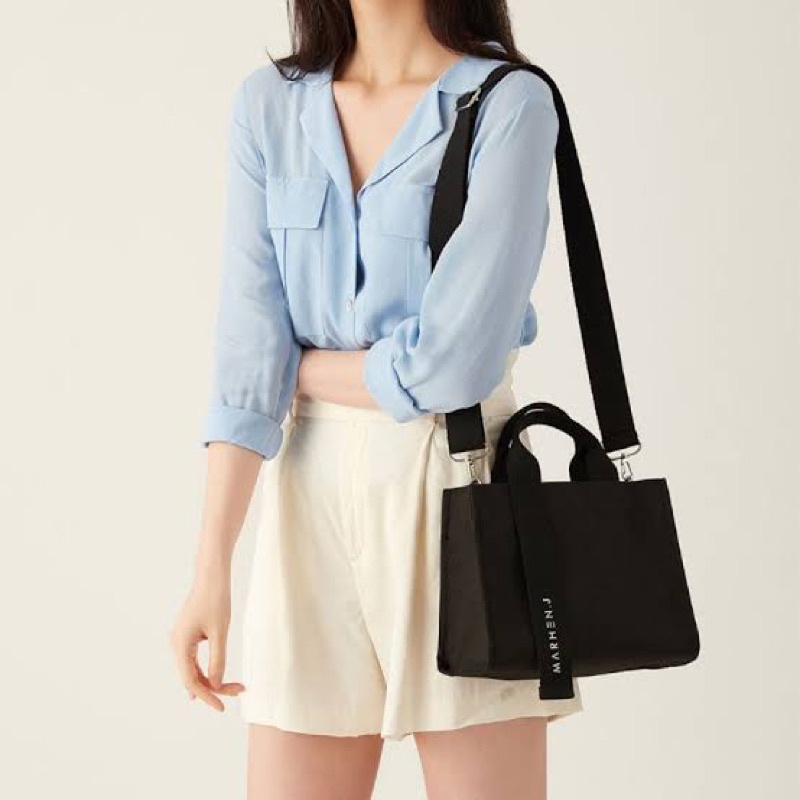 TAS HANDBAG SIZE M PENUTUP MAGNET TAS SELEMPANG WANITA IMPORT TAS KANVAS WANITA PREMIUM QUALITY BEST SELLER TERBARU BISA BAYAR DITEMPAT.!!!!