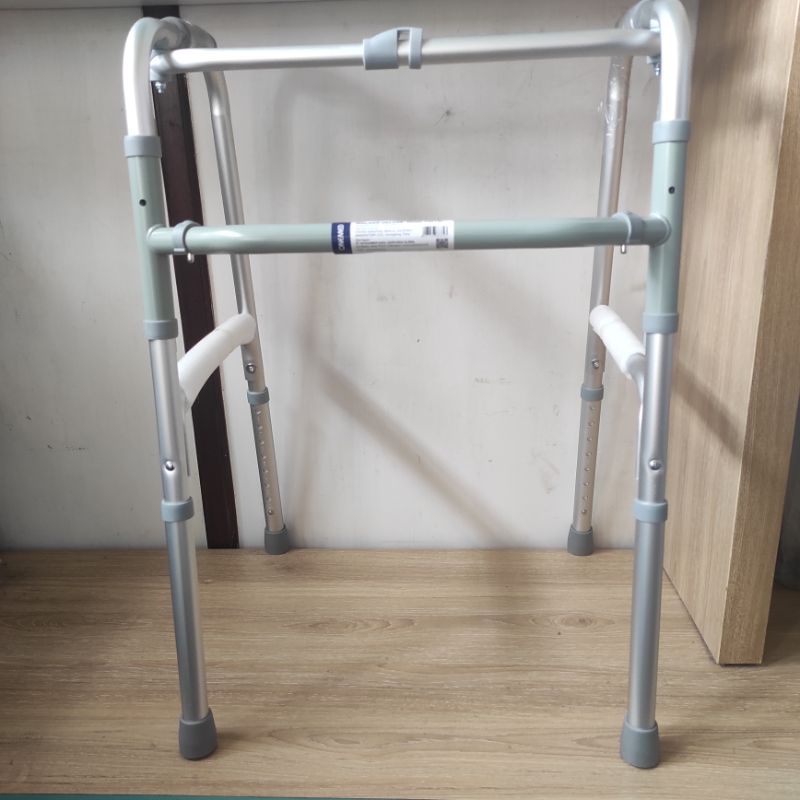 Alat bantu jalan walker lipat onemed FS 913L