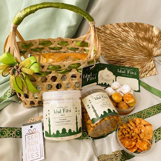 

PARCEL HAMPERS LEBARAN idul fitri isi 2 / 3 toples SNACK PILIHAN ENAK