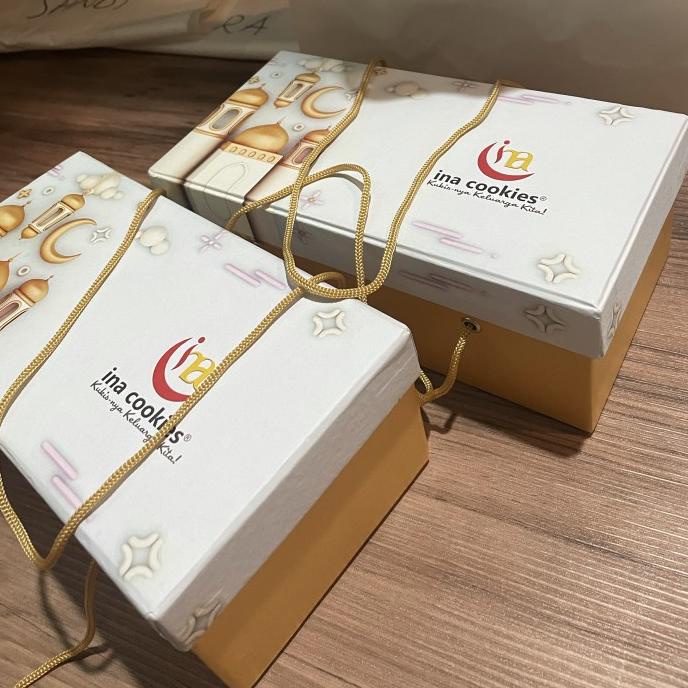 

hampers ina cookies isi 2 jar kaca