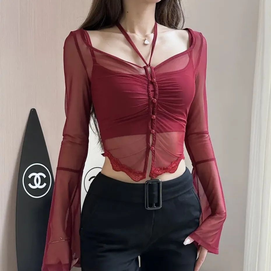 Red 2023 Musim Panas Luo Ge Hilang Gosong Seksi Keinginan Murni Menggantung Leher Top Wanita Manis Bumbu Gadis Cardigan + Suspender two-Piece Set