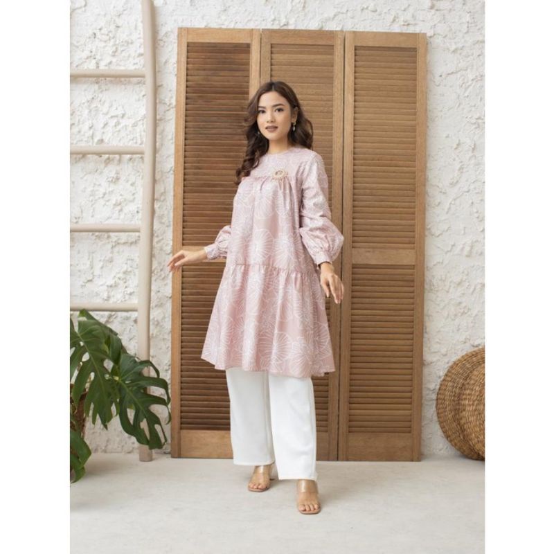 Wearing Klamby - Sylvia Tunik in Rose (Sale)