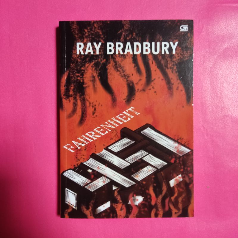 Novel Fahrenheit 451 by Ray Bradbury
