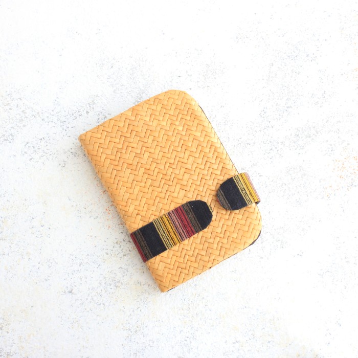 

Terlaris Notebook A6 Anyaman Pandan Tenun Lurik - Garis, Kombinasi