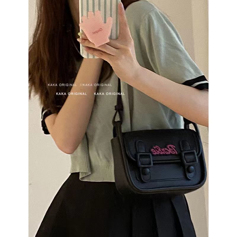 ☍✶△Sera  Toko Alphabet Cambridge Tas Wanita Musim Panas 2022 Baru Fashion Keren Ketiak Tas Niche Serbaguna Bahu Messenger Tas