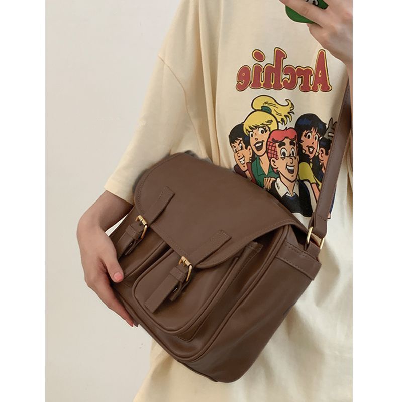 ▤❈♞Sera  Toko Retro Kapasitas Besar Messenger Tas Wanita 2023 Baru All-Match Single Tas Bahu Desain Niche Commuter Messenger tas