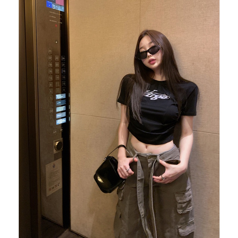 ✧۩❣#COD Suhao hitam lengan pendek slim-fit bahu depan T-shirt perempuan musim panas Amerika hot gadis tinggi pinggang huruf desain rasa ceruk top pendek