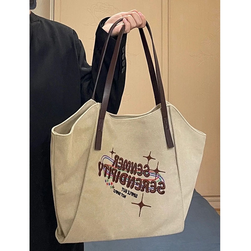 Red Tas kanvas berkapasitas besar wanita 2023 baru high-end niche tas bahu kelas komuter tas jinjing portabel