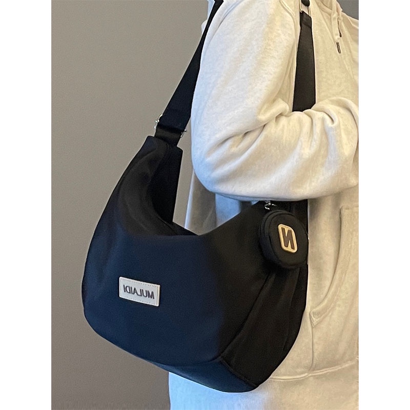 Red Tas Messenger Kapasitas Besar Wanita 2022 Baru Musim Gugur dan Musim Dingin All-Match Kasual Pangsit Tas Kanvas Tas Kelas Komuter tas Bahu