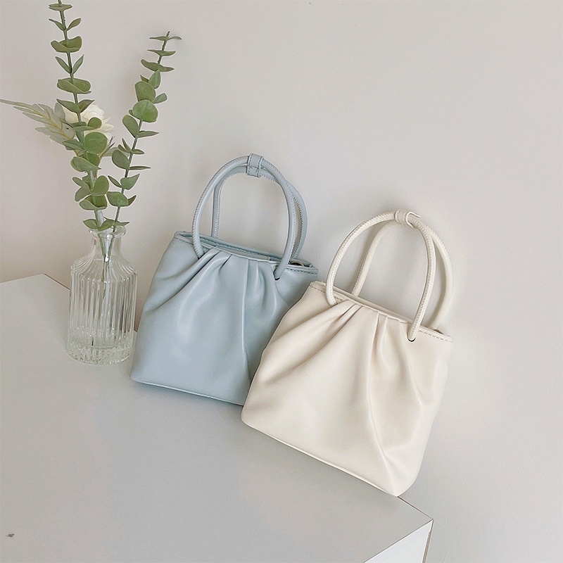 Red Tas kecil all-match lipit persegi wanita 2022 musim semi dan musim panas baru kerumunan kecil portabel putih versi Korea tren tas Messenger bahu tunggal