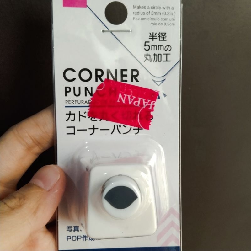 

Daiso corner punch 5mm klip pemotong sudut kertas corner cutter