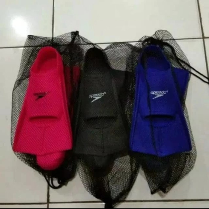 sepatu /kaki katak renang speedo