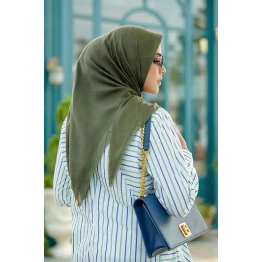 buttonscarves the tapis embossed kale