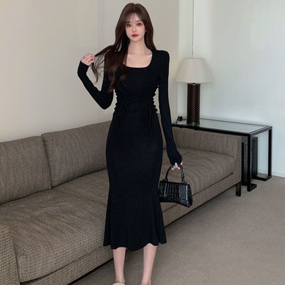 dress floral korea Gaun Manis dan Pedas2022Rok Ekor Ikan Panjang Hitam Slim-Fit Prancis Musim Semi