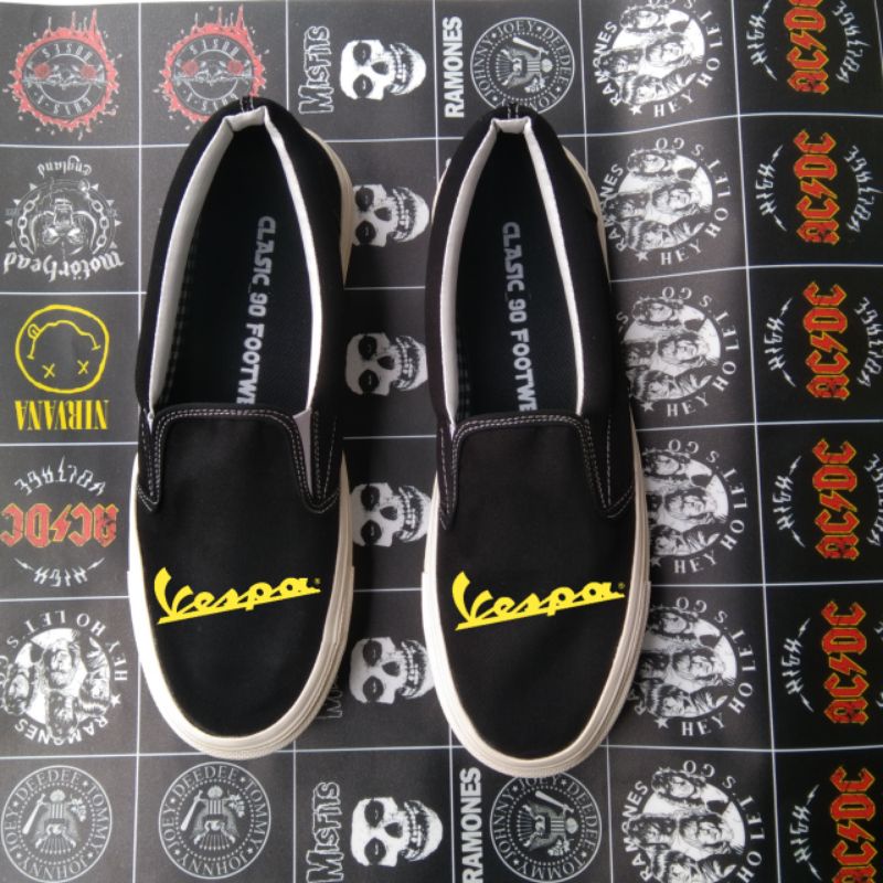 sepatu slip on Vespa white black premium quality nobrand