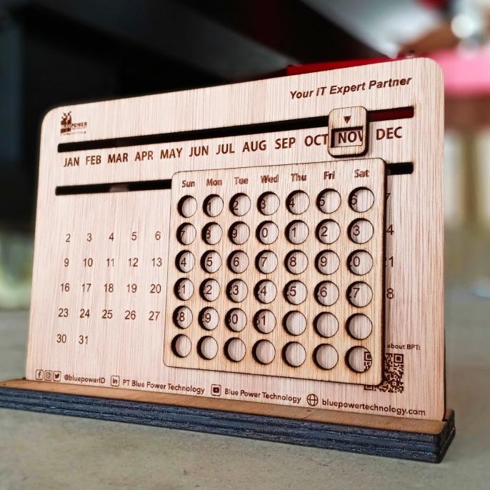 

kalender kayu seumur hidup unik hadiah custom tulisan