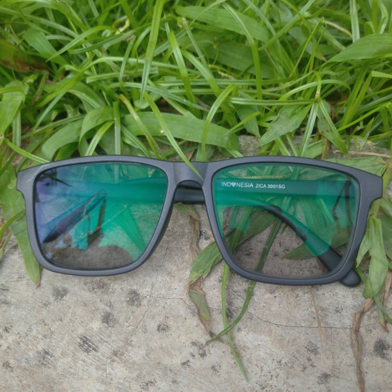 Kacamata minus pria photocromic muka lebar