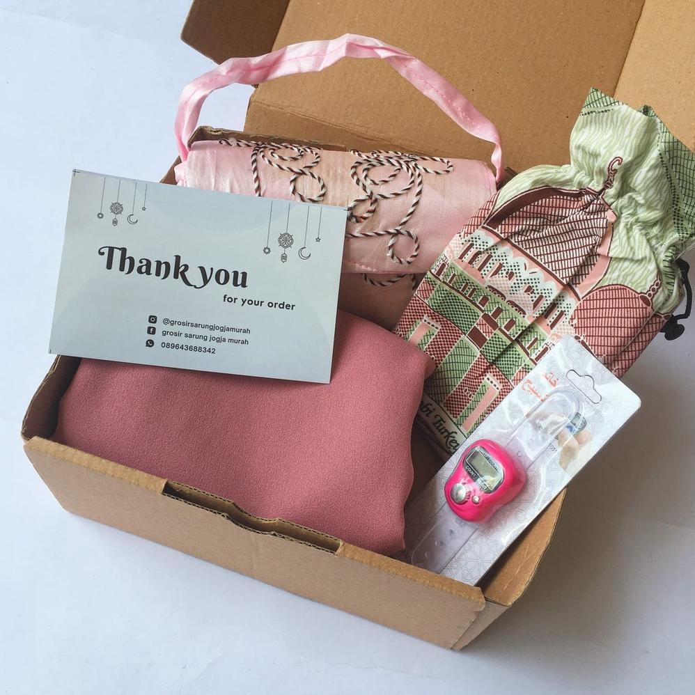 

Parcel Parsel / Gift Box / Hampers Souvenir Oleh Oleh Haji Umroh Paket Ibadah Wanita Dewasa
