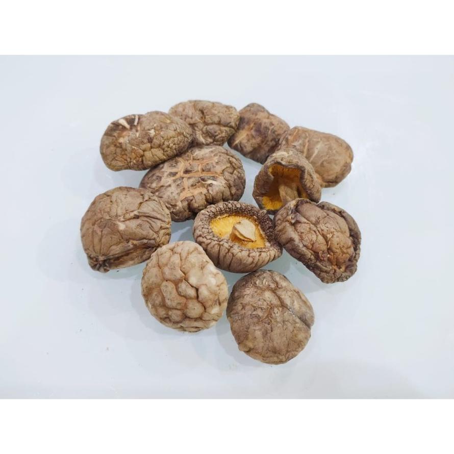 

Jamur Hioko 1 kg Shitake Yoko Ukuran 3-4 cm Kering Xiangku Hio Ko 1000gr PREMIUM GRADE Best Seller