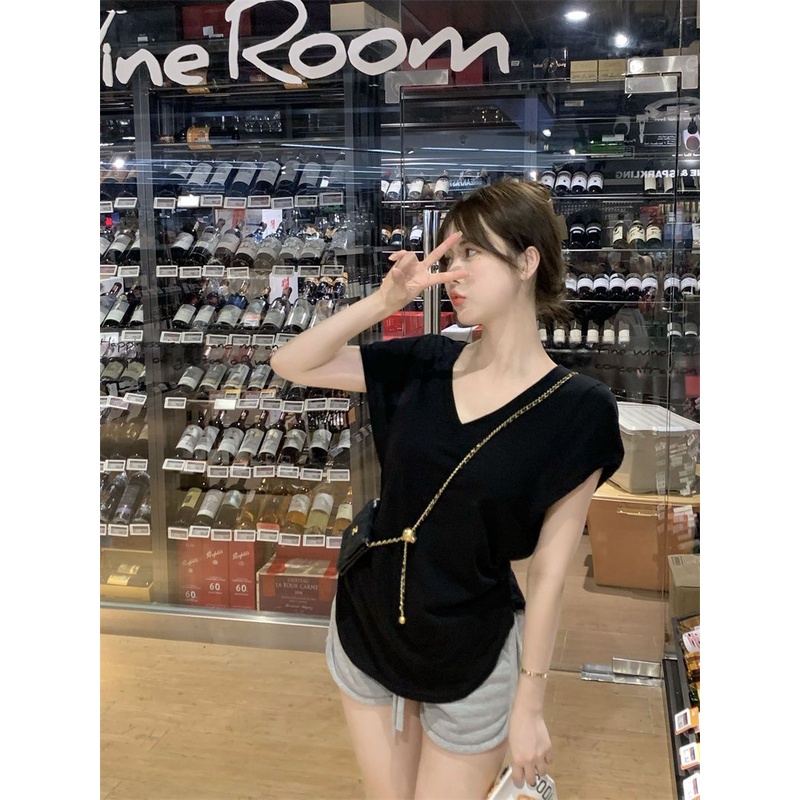 Red Hati-hati Mesin V-Leher Longgar T-shirt Wanita 2023 Musim Panas Baru Rasa Desain Niche Manis Hot Girls All-Match Katun Murni lengan Pendek Tren