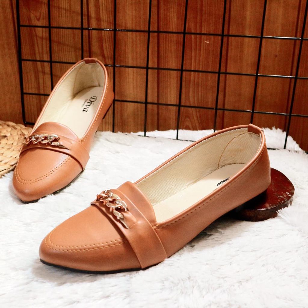 FlatShoes Wanita CLARY RD 02