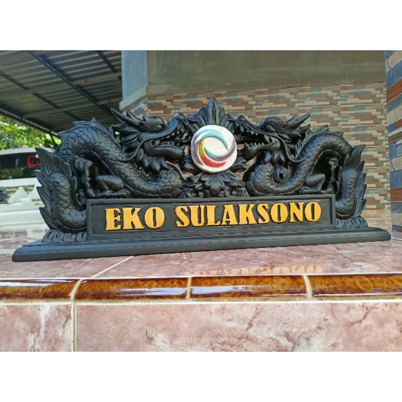Papan nama ukir naga