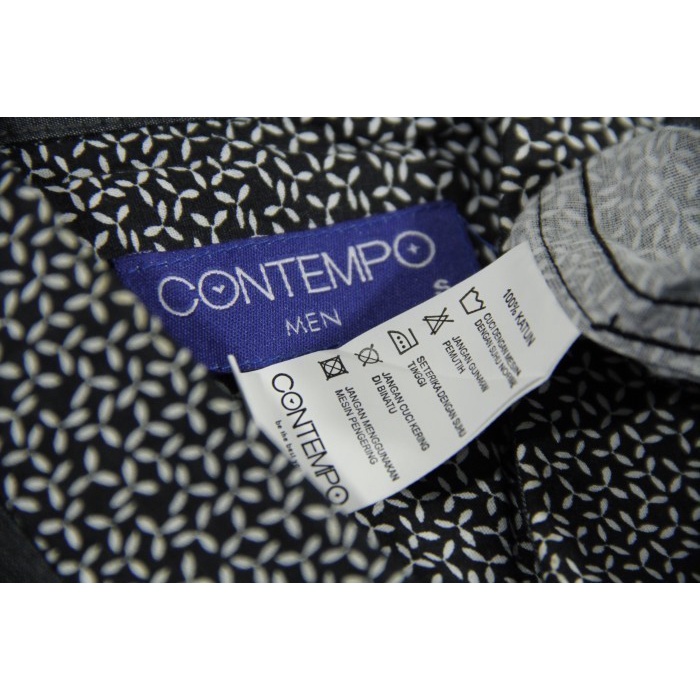 Kemeja Pria Lengan Pendek Hitam Motif Bunga Contempo 01