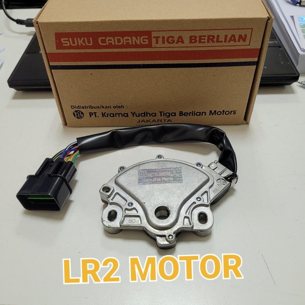SWITCH SWIT INHIBITOR GEARBOX MATIC MITSUBISHI TRITON  PAJERO SPORT DAKAR 2009 2010 2011 2012 2013 2