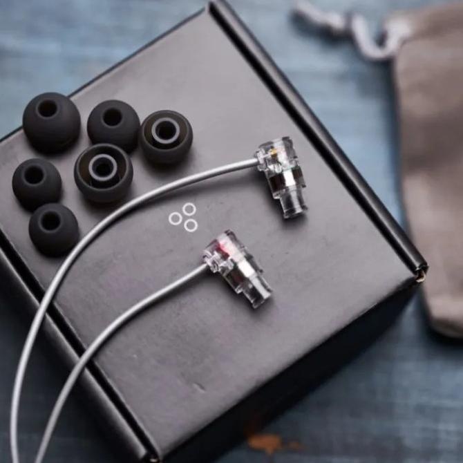 Best Seller Moondrop Quarks Closed Anterior Earphone Bass Mantab Vokal Bulat ASMR
