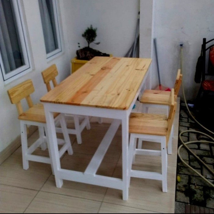 meja makan 1 set( 1 meja 4 kursi senderan) kayu jati belanda