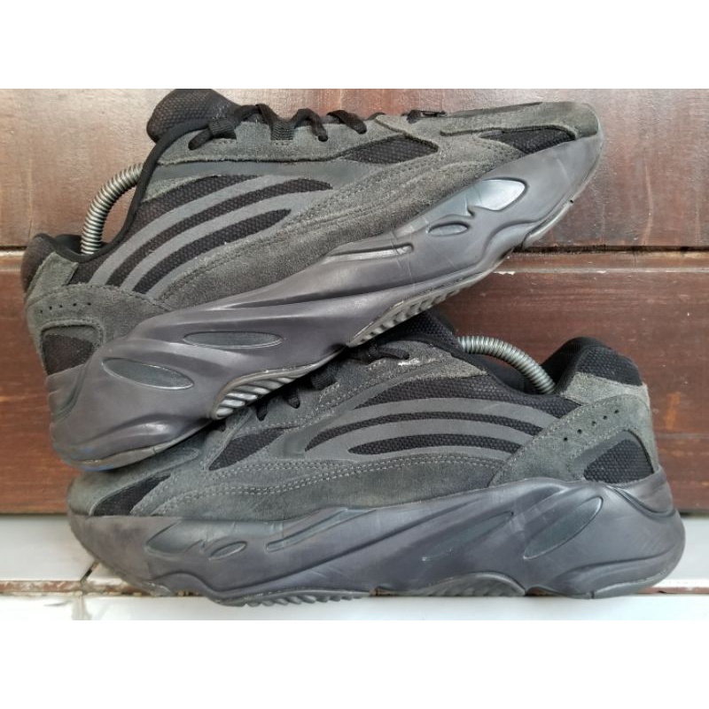 Adidas Yeezy 700 V2 Vanta