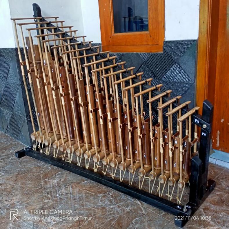 Limited Angklung Pengamen 18 Nada 2 Tabung Bambu Hitam Pake Topi Nada ( G - C )