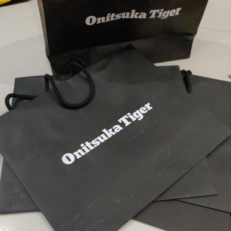 

New Paper Bag Staccato, Onitsuka Tiger, Converse, New Era, Mothercare, Pedro, Vans