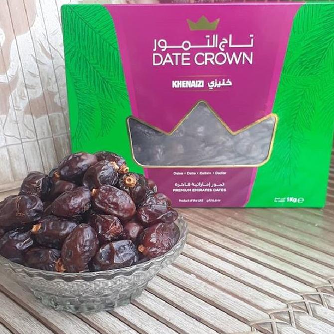 

Terbaru Kurma Date Crown Khenaizi Khenizi Kenizi 1KG Original Kemasan Baru
