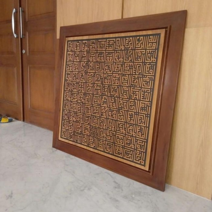 

Terlaris Kaligrafi Asmaul Husna Kayu Jati Kufi 1X1 M Ukiran Jepara Untuk Hiasan