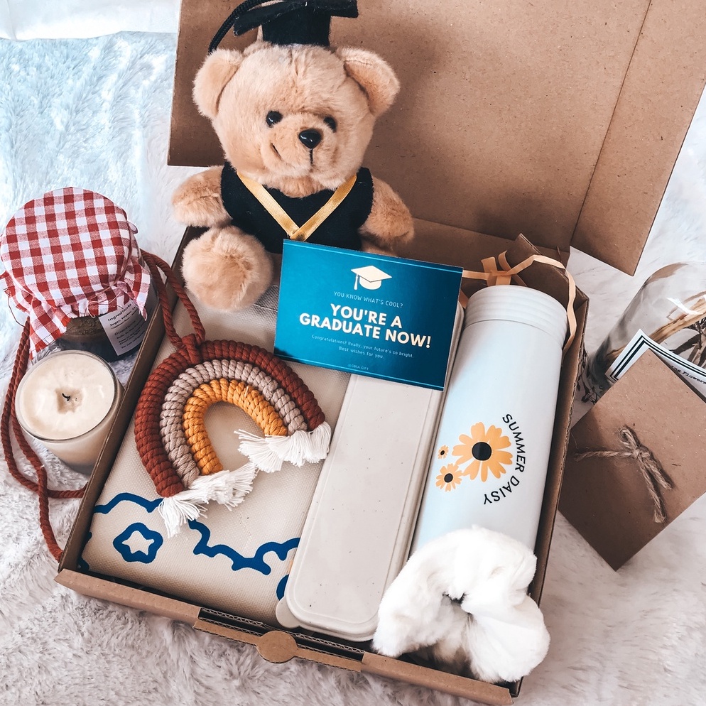 

Produk HAMPERS/GIFT BOX WISUDA, ULANG TAHUN, ANNIVERSARY DLL - TOTEBAG EDITION 100