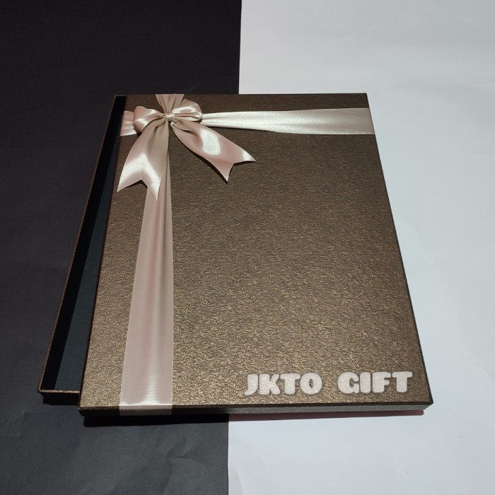 

Terlaris Kotak Kado/Gift Box Ukuran 45*35*4 Cm