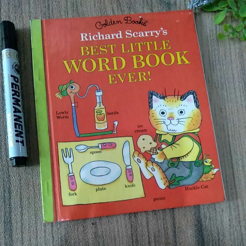 Buku cerita Richard scarrys golden books preloved Best Little word book ever