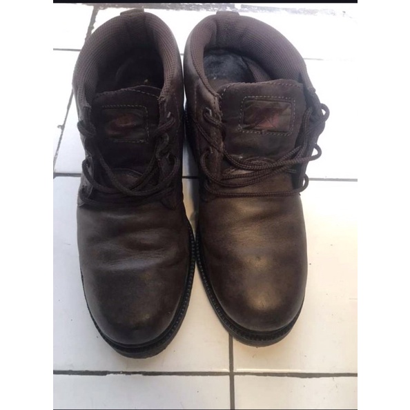 Sepatu caterpillar size 42 Original