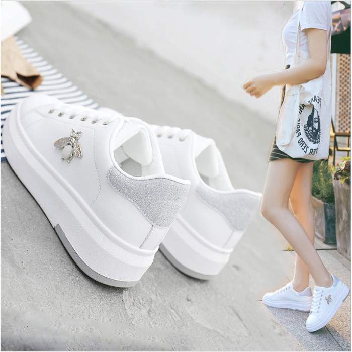 SALE Sepatu Sneakers Wanita Flat Casual Breathable Warna Putih